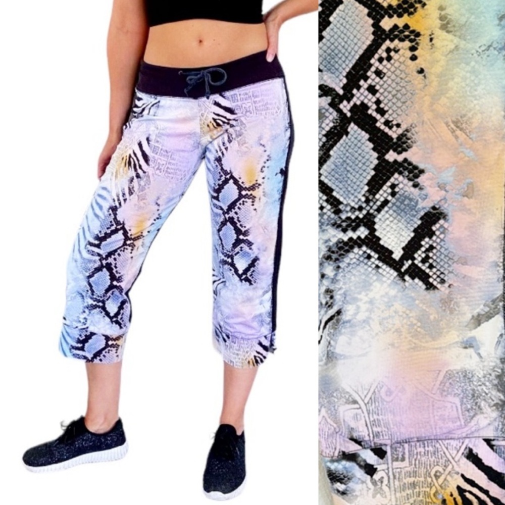 Nilla Shields Y2K vintage pastel snake low rise cropped sweatpants size small